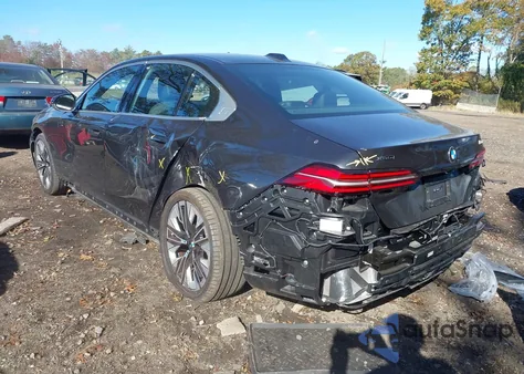 2025 BMW 530I xDrive z USA, uszkodzony, nr VIN WBA53FJ07SCU42951